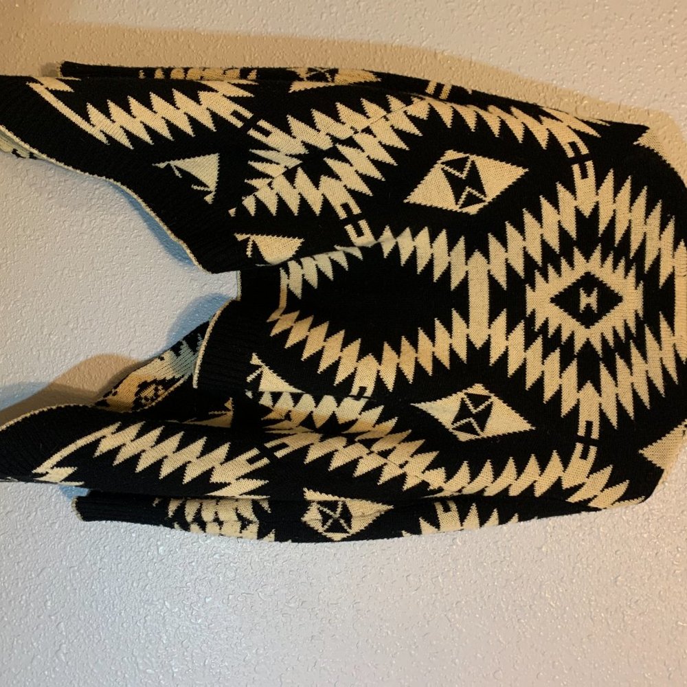 sweater - Picture 3 of 4